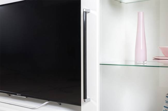 Комод для ТВ-аппаратуры с навесной полкой и широкий сервант Валенсия цвет белый шагрень Комод для ТВ-аппаратуры с навесной полкой и широкий сервант Валенсия цвет белый шагрень