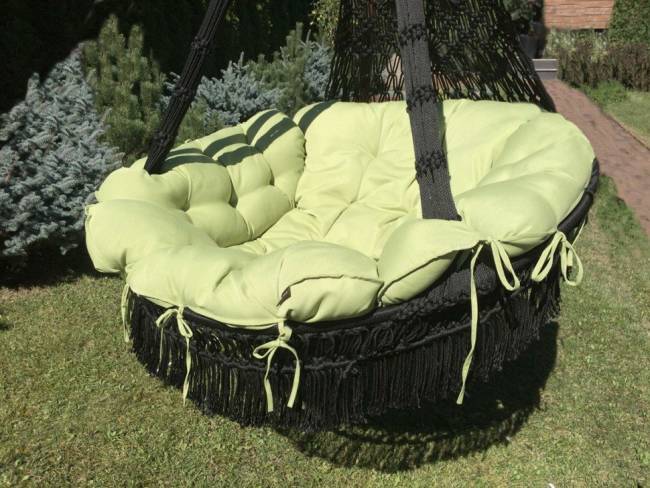 Подвесное плетеное кресло качели CARTAGENA (цвет черный) с подушками (цвет зеленый) без каркаса Подвесное плетеное кресло качели CARTAGENA (цвет черный) с подушками (цвет зеленый) без каркаса